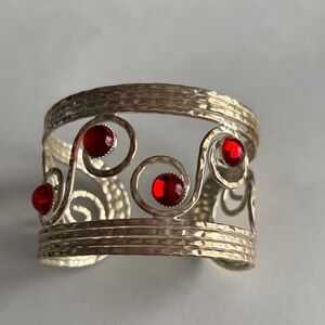handmade 925 sterling silver cuff bracelet featuring red garnet gemstones